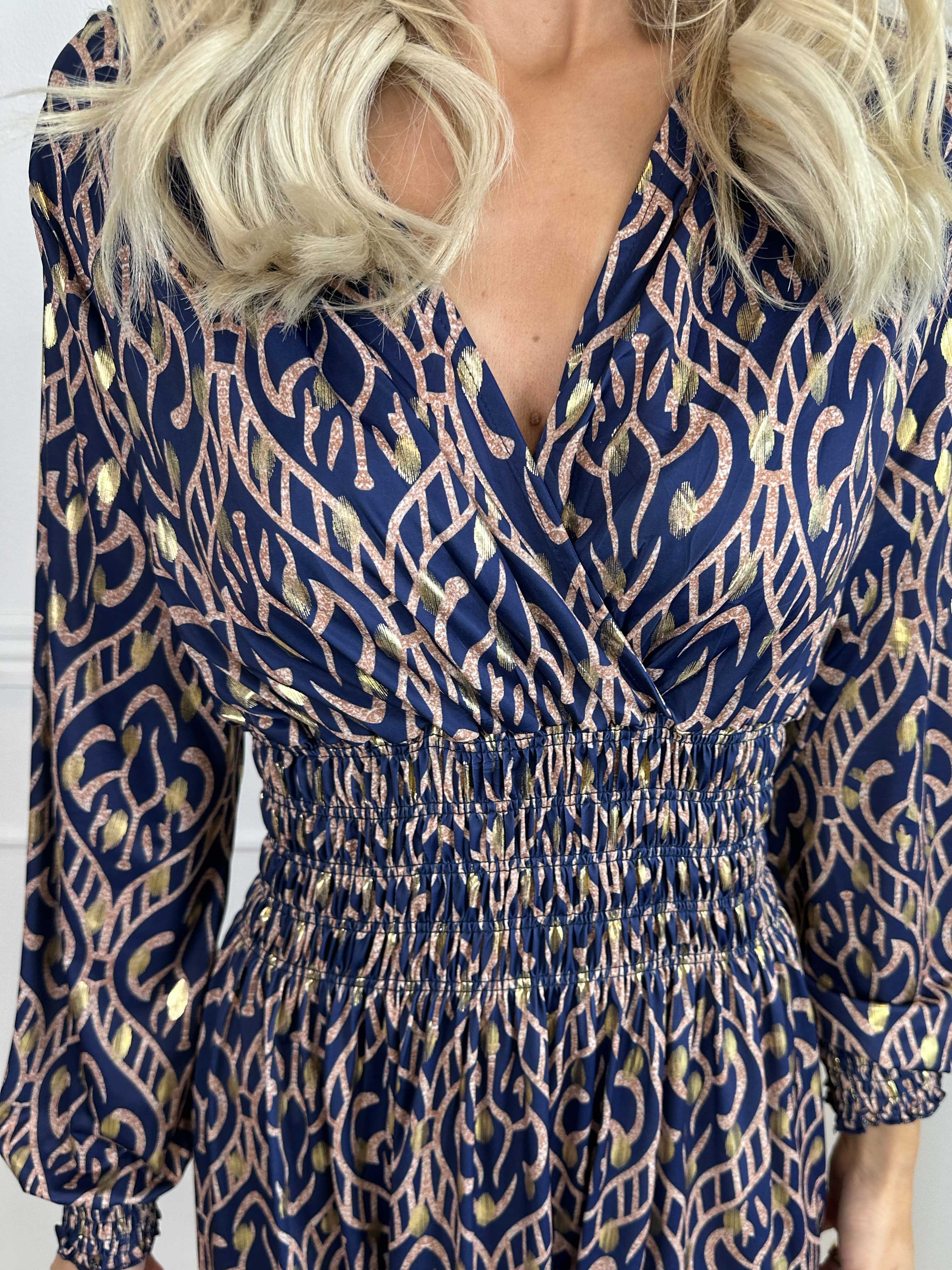 Pams Boho Short L/S - Elastisk mønstret kjole i krølfrit stof